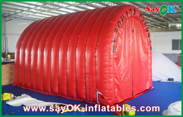 注文のロゴの印の膨脹可能なテントのcampinが付いている膨脹可能なトンネルのテントの赤い防水膨脹可能な空気テントの膨脹可能なトンネル