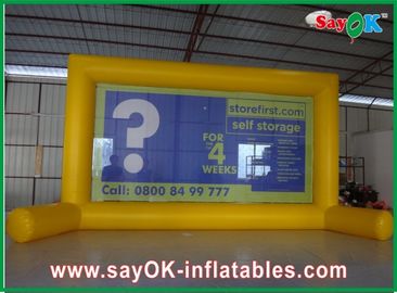 空気スクリーンの耐久ポリ塩化ビニールの防水シートが付いている屋外の黄色く膨脹可能な映画スクリーンの広告掲示板