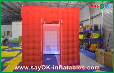 膨脹可能な立方体のテントの上の開始遊園地の使用を用いる赤い2つのドアの膨脹可能な写真ブース