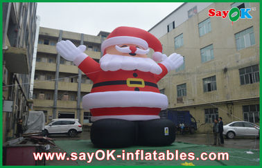 オックスフォードの布との膨脹可能な休日の装飾 8m の高さの赤く大きいクリスマス サンタクロース