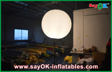 導かれた球根の直径 2m の膨脹可能な広告の気球の立場ポーランド人