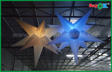 クリスマスの装飾的な天井のための掛かる装飾の膨脹可能な導かれた星ライト