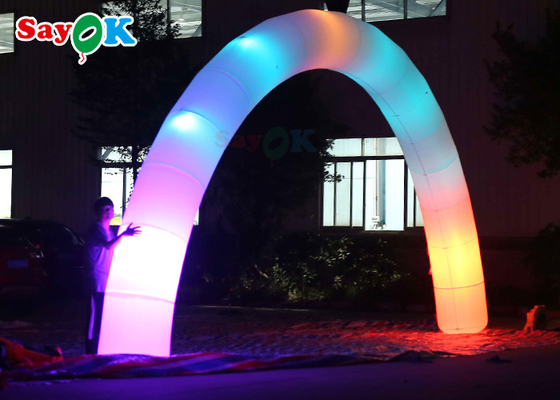 ポリ塩化ビニールのLEDライトで造られる膨脹可能なアーチ道のドアの装飾サンタは屋内棒のヤードの芝生のテラスをつなぎ留める