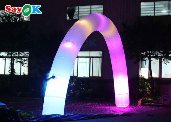 ポリ塩化ビニールのLEDライトで造られる膨脹可能なアーチ道のドアの装飾サンタは屋内棒のヤードの芝生のテラスをつなぎ留める