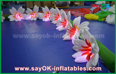 8mの結婚のための長いナイロン膨脹可能な照明装飾ユリの花シェ