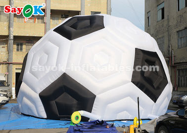 スポーツ展覧会の展示会のための膨脹可能な地球のテント8m H耐久のオックスフォードの膨脹可能なフットボールのテント