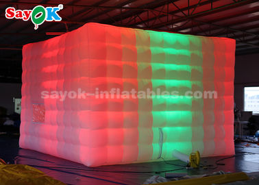 Outwellの空気テント5*5*3.5mの膨脹可能な空気テント複数の着色されたLEDは結婚披露宴のためにつく