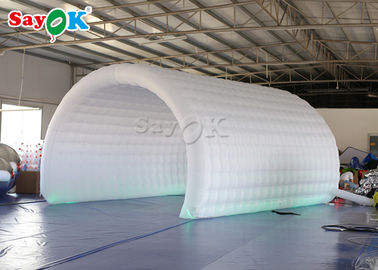 芝生のテントの白いオックスフォードの膨脹可能な布スポーツ競争のための膨脹可能なチャネルのテント6*3*3mH