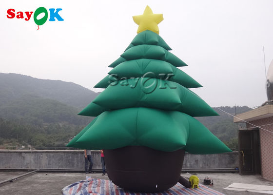 5mの膨脹可能な休日の装飾の装飾が付いている緑のクリスマス ツリー