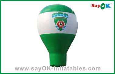 白いおよび緑の大きく膨脹可能な気球、膨脹可能な広告の気球