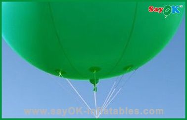 休日の膨脹可能な気球の鮮やかな緑色の膨脹可能なヘリウムの気球