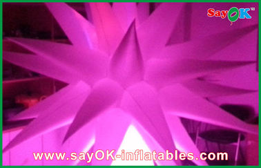 12 色の膨脹可能な照明装飾が付いている導かれた軽い地上の星の木