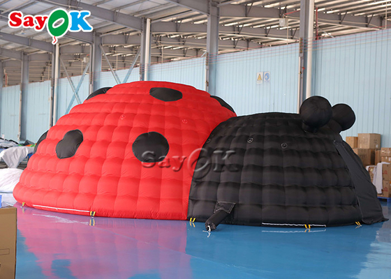 大きく膨脹可能なテント球のてんとう虫の空気屋外のでき事のために赤くそして黒い膨脹可能なてんとう虫のテント