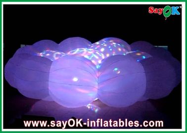 白い党 LED の球の膨脹可能な小道具の白く着色されたナイトクラブのための膨脹可能な雲