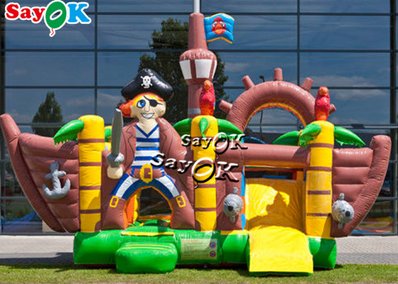 屋外の海賊は子供のためのスライドが付いている城の膨脹可能なトランポリンを跳ぶ