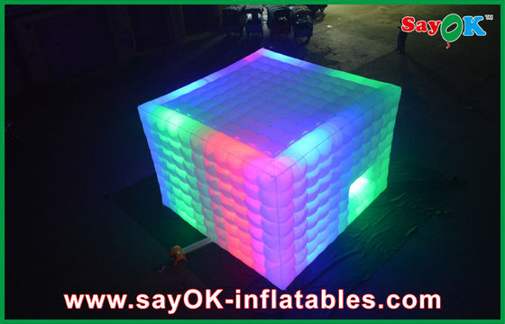 膨らませる家テント 210D ナイロン布 巨大な彩虹 芝生付き Led 膨らませるテント 窓/ドア