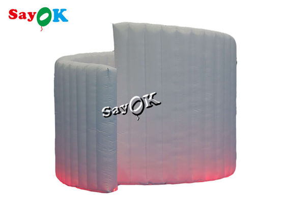 膨脹可能な党装飾3mの10ft白い螺線形の形の膨脹可能な写真ブースの壁の背景幕の内部の空気送風機